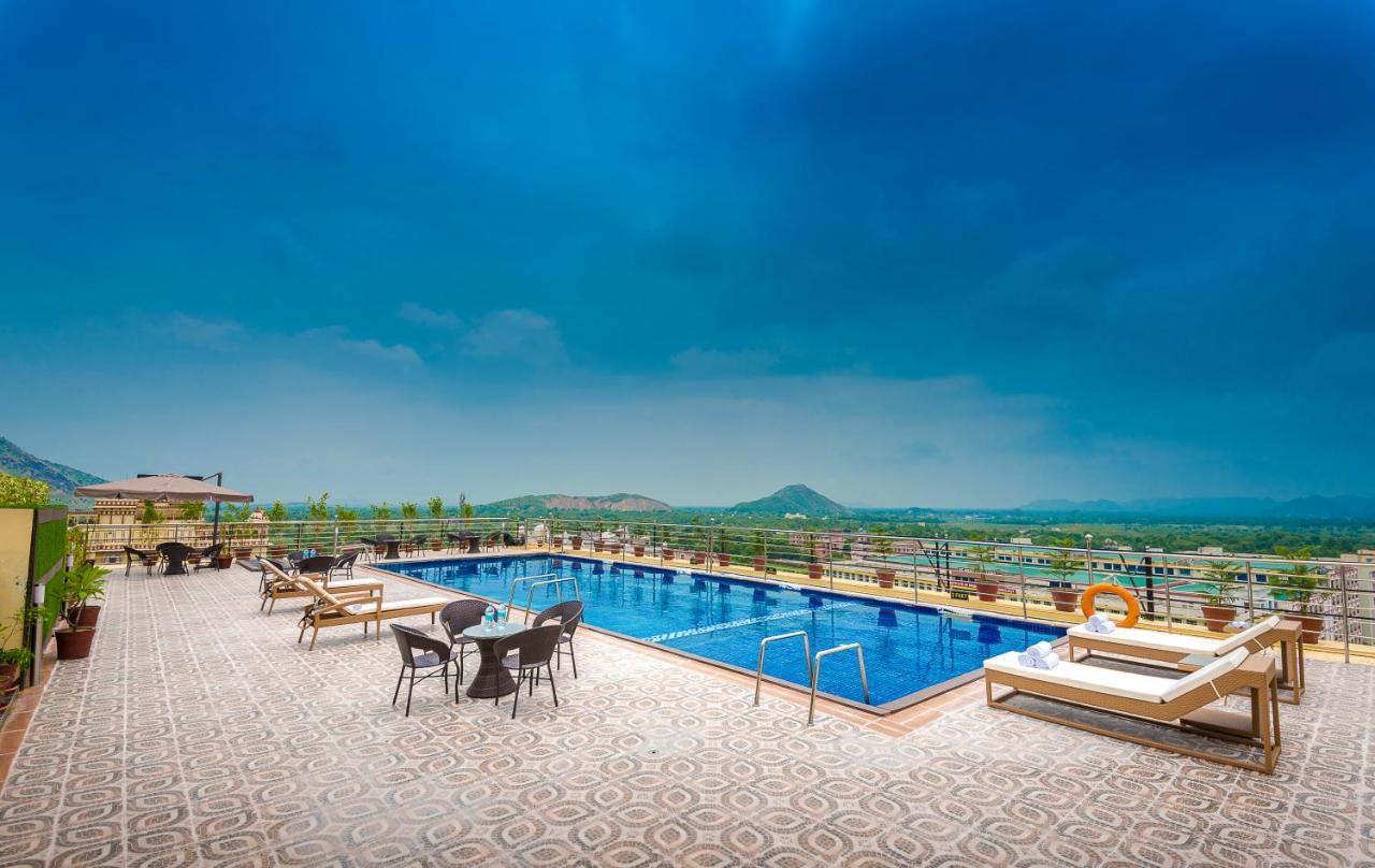 Clarion Inn Jaipur Kukas Bagian luar foto
