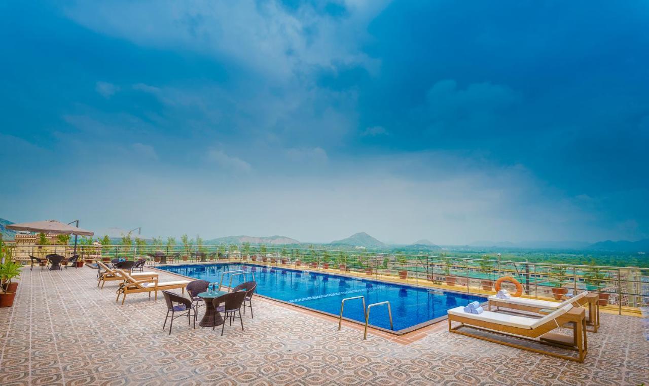 Clarion Inn Jaipur Kukas Bagian luar foto