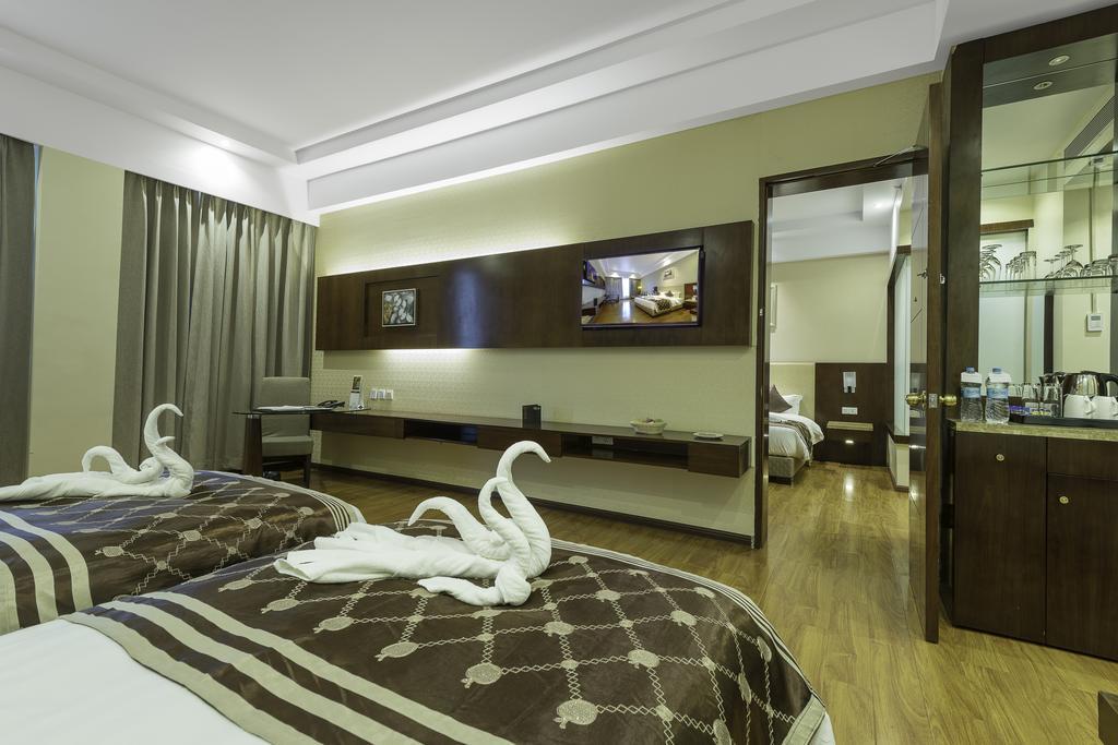 Clarion Inn Jaipur Kukas Bagian luar foto